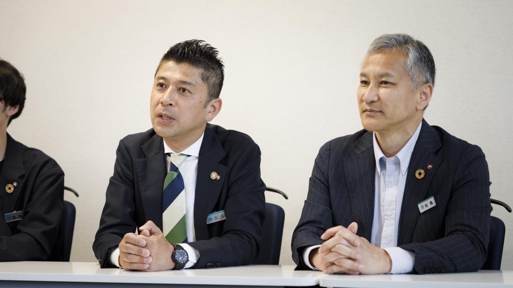 松島さんと三上さんが語っている画像