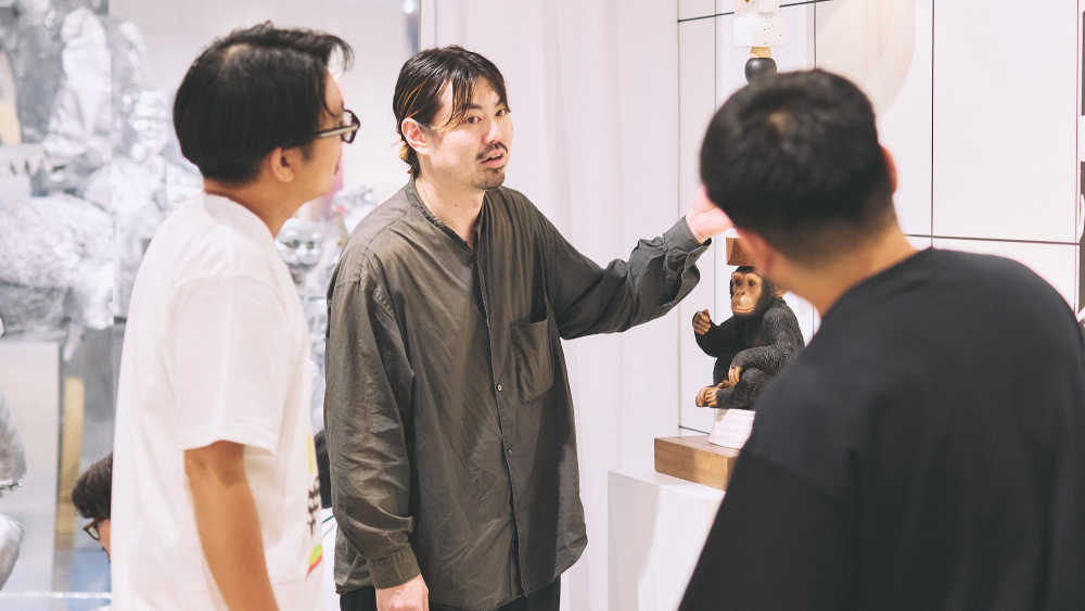 パルコの他部署で経験を積んだ人が集まるケースが多い宣伝部の展覧会チーム。山崎さん（中央）は「パルコらしい展覧会を実現できるのは、言語化が難しいDNAに対する共通理解があるからこそ」と話す