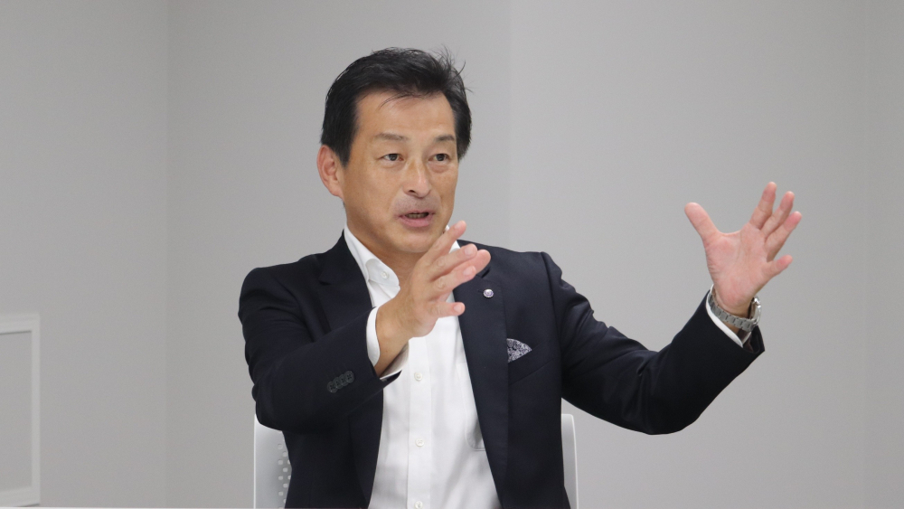 高知の経営者の方々は、地域を盛り上げたいという同じ熱い思いを持っています。私は百貨店がその核になりたいと思います、と熱を込める小島社長