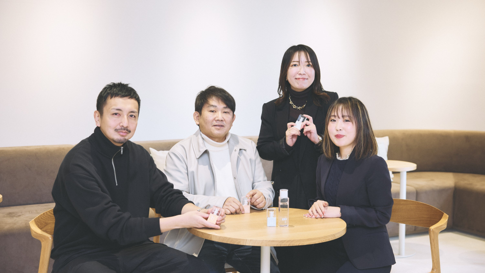  「『明日見世』をハブにして、大丸の新しい魅力を広く伝えていければ」と展望する「明日見世」スタッフ。藤井様も「今後もスタッフの方と目線を合わせながら挑戦を続けていきたい」と意気込む