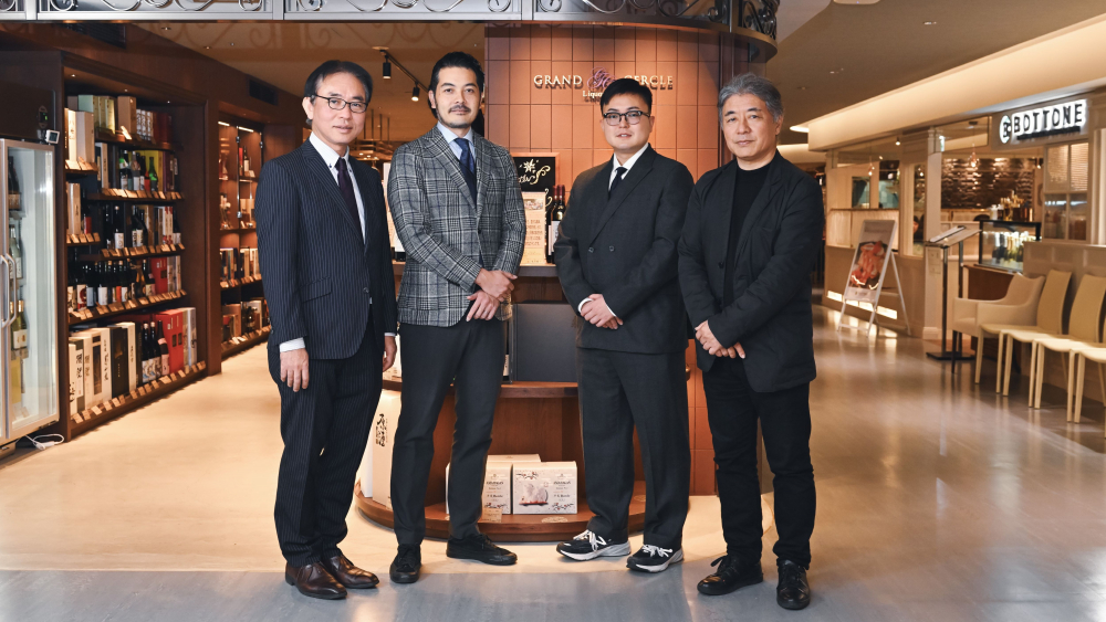 お酒売場のリニューアルを通じて、百貨店におけるお酒の新たな価値観の創造にもチャレンジしているメンバー
