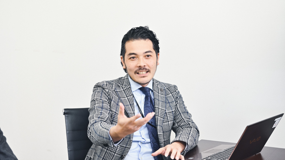 「新しいフロアのコンセプトである『お酒を元に縁がつながる場所』が発想の出発点でした」と話す稲垣氏