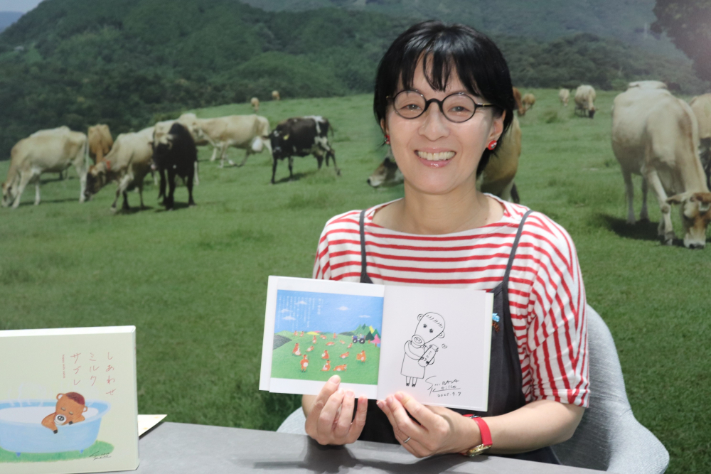 KITTE大阪で開催した雪ヶ峰牧場ジャージー乳 しあわせミルクサブレのサイン会にて