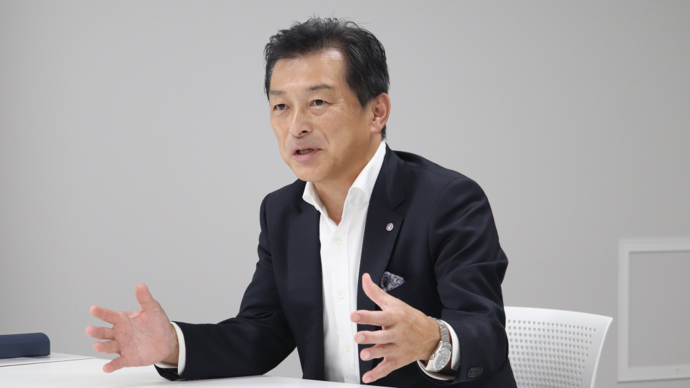 「地方百貨店は地元のことをよく知っている。ただ、高知大丸だけでは力不足なこともあるので、全社の力で新たな道をひらくことができた」と語る、高知大丸の小島社長)